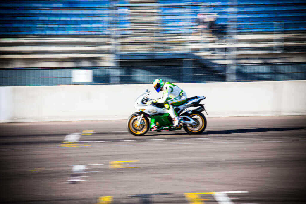 Motorrad auf der Grand-Prix-Strecke des DEKRA Lausitzrings während des Motorradtrainings von CR Moto